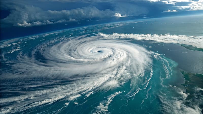 Natuur Trivia Vraag: Welke stormsoort staat bekend om zijn spiraalvorm?