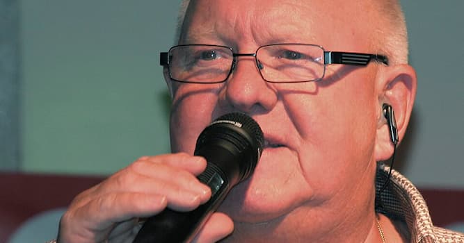 Cultuur Trivia Vraag: Elke vrachtwagenchauffeur speelt wel eens zijn muziek af in de cabine. Wie is deze zanger?