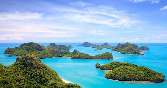 Film & TV Triviafråga: Vad heter äventyrsfilmen från 2000 som handlar om backpackers i Thailand som letar efter en hemlig ö?