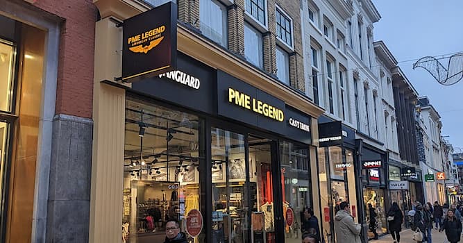 Maatschappij Trivia Vraag: Waar staat de afkorting PME voor in het kledingmerk PME Legend?
