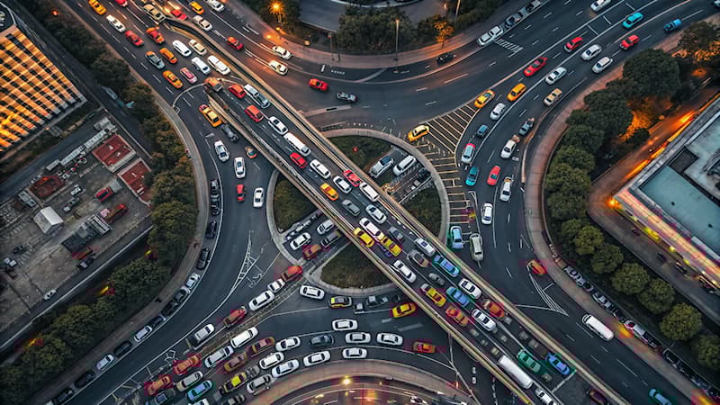 Toplum Trivia Sorusu: Trafik sıkışıklığının yaygın bir nedeni nedir?