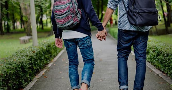 Toplum Trivia Sorusu: İki kişi arasındaki çok güçlü sevgiye ne denir?