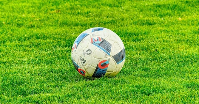 Sport Question: Dans quel pays se joue chaque année le match amical de football « Trophée Luigi Berlusconi » ?