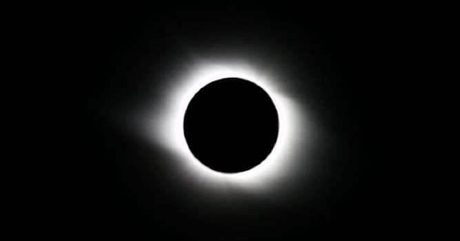 Wetenschap Trivia Vraag: Hoe wordt de lichtring genoemd die te zien is tijdens een totale zonsverduistering?